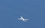 [ẢNH] Chiến hạm, máy bay Nhật phong tỏa biển, ngăn chặn việc cướp xác máy bay F-35