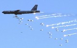 [ẢNH] Mỹ điều B-52 sẵn sàng ném bom rải thảm nếu đối phương tiếp cận xác F-35A Nhật Bản