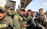 [ẢNH] Đấu súng dữ dội dọc biên giới Venezuela - Colombia