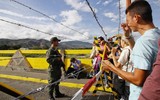 [ẢNH] Đấu súng dữ dội dọc biên giới Venezuela - Colombia