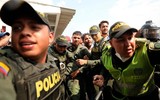 [ẢNH] Đấu súng dữ dội dọc biên giới Venezuela - Colombia