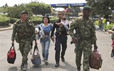 [ẢNH] Đấu súng dữ dội dọc biên giới Venezuela - Colombia