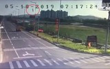 [ẢNH] Cường kích số 1 Trung Quốc lao xuống đất vỡ vụn