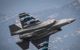 [ẢNH] F-35 bay chế độ quái thú, ngửa bụng 