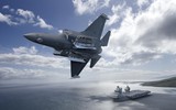 [ẢNH] F-35 bay chế độ quái thú, ngửa bụng 