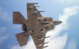 [ẢNH] F-35 bay chế độ quái thú, ngửa bụng 