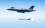 [ẢNH] F-35 bay chế độ quái thú, ngửa bụng 