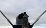 [ẢNH] Iran trưng bày mảnh vỡ UAV đắt hơn cả F-35 và nỗi uất hận của Mỹ
