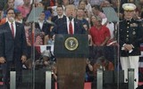 [ẢNH] Ông Trump khoe về 'chiến thần' F-22 dịp quốc khánh khiến giới chuyên gia bật cười