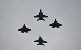 [ẢNH] Ông Trump khoe về 'chiến thần' F-22 dịp quốc khánh khiến giới chuyên gia bật cười