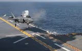 [ẢNH] Siêu tàu đổ bộ cùng F-35B của Mỹ rầm rập tập trận tại cửa ngõ biển Đông