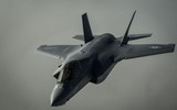 [ẢNH] Siêu tàu đổ bộ cùng F-35B của Mỹ rầm rập tập trận tại cửa ngõ biển Đông