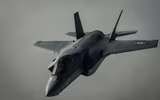 [ẢNH] Siêu tàu đổ bộ cùng F-35B của Mỹ rầm rập tập trận tại cửa ngõ biển Đông