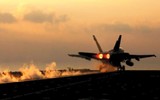 [ẢNH] ‘Soi’ sức mạnh tiêm kích hạm F/A-18E/F Mỹ đang nhào lộn trên biển Đông