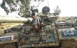 [ẢNH] Phận bi tráng của chiến tăng T-55MV Syria trên cánh đồng chết Idlib