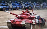 [ẢNH] Bức tốc với 83km/h, Nga bị nghi ngờ độ động cơ khủng cho tăng T-72B3 dự thi