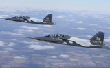 [ẢNH] T-7 Red Hawk - trường dạy bay trên không cho phi công chiến đấu cơ F-22 và F-35 Mỹ