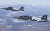 [ẢNH] T-7 Red Hawk - trường dạy bay trên không cho phi công chiến đấu cơ F-22 và F-35 Mỹ