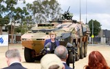 [ẢNH] Australia nhận xe bọc thép 