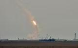 [ẢNH] Ukraine bất ngờ khai hỏa S-300 dữ dội sát bán đảo Crimea