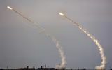 [ẢNH] Ukraine bất ngờ khai hỏa S-300 dữ dội sát bán đảo Crimea