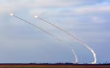 [ẢNH] Ukraine bất ngờ khai hỏa S-300 dữ dội sát bán đảo Crimea