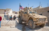 [ẢNH] Xe bọc thép Mỹ đang canh giữ mỏ dầu Syria sẵn sàng nổ súng vào đối phương