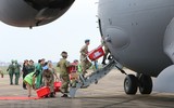 [ẢNH] Máy bay vận tải khổng lồ C-17 đưa quân nhân Việt Nam đi làm nhiệm vụ ở Nam Sudan