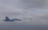 [ẢNH] Tiêm kích Su-27 Ukraine đuổi theo tên lửa diệt hạm vừa phóng