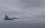[ẢNH] Tiêm kích Su-27 Ukraine đuổi theo tên lửa diệt hạm vừa phóng