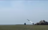 [ẢNH] Tiêm kích Su-27 Ukraine đuổi theo tên lửa diệt hạm vừa phóng