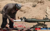 [ẢNH] Khốc liệt tại Syria, binh sĩ vác cả pháo không giật lên vai để khai hỏa