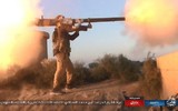 [ẢNH] Khốc liệt tại Syria, binh sĩ vác cả pháo không giật lên vai để khai hỏa