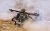 [ẢNH] Khốc liệt tại Syria, binh sĩ vác cả pháo không giật lên vai để khai hỏa