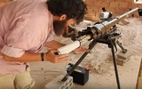 [ẢNH] Khốc liệt tại Syria, binh sĩ vác cả pháo không giật lên vai để khai hỏa