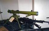 [ẢNH] Khốc liệt tại Syria, binh sĩ vác cả pháo không giật lên vai để khai hỏa