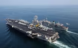 [ẢNH] Tổng thống Trump ngăn chặn loại biên tàu sân bay đang làm Iran lo sợ