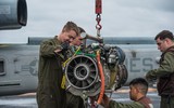 [ẢNH] ‘Hung thần’ Apache Mỹ bay thấp, thị uy sức mạnh với quân cảnh Nga?
