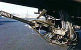 [ẢNH] ‘Hung thần’ Apache Mỹ bay thấp, thị uy sức mạnh với quân cảnh Nga?