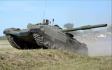 [ẢNH] Liên Xô cũng không thể ngờ xe tăng T-72 được độ tới 3 khẩu pháo