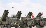 [ẢNH] Đúng như dự đoán, Thổ Nhĩ Kỳ đã điều động vũ khí hủy diệt tiến sát Syria