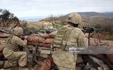 [ẢNH] Súng trường tấn công mạnh hơn AK-47 và M-16 vừa xuất hiện tại Syria