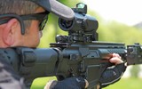 [ẢNH] Súng trường tấn công mạnh hơn AK-47 và M-16 vừa xuất hiện tại Syria