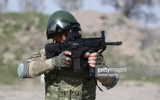 [ẢNH] Súng trường tấn công mạnh hơn AK-47 và M-16 vừa xuất hiện tại Syria