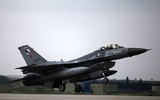 [ẢNH] Tên lửa AIM-120 Mỹ trên F-16 Thổ Nhĩ Kỳ khiến Nga-Syria lo lắng