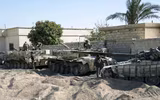 [ẢNH] Phiến quân đánh rát, lính Syria bỏ cả chiến tăng T-72 để tháo chạy