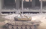 [ẢNH] Phiến quân đánh rát, lính Syria bỏ cả chiến tăng T-72 để tháo chạy