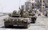 [ẢNH] Phiến quân đánh rát, lính Syria bỏ cả chiến tăng T-72 để tháo chạy