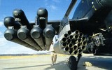 [ẢNH] Tên lửa chống tăng trên Su-25 Nga vừa ‘chẻ đôi’ máy bay ném bom khổng lồ