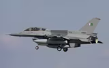 [ẢNH] Tiêm kích F-16 của không quân Pakistan lao xuống đất vỡ vụn